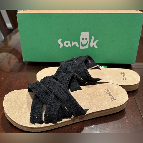 Sanuk Black and Tan Fraidy Slide Sandals with Cross-Strap Design various sizes - Picture 3 of 6